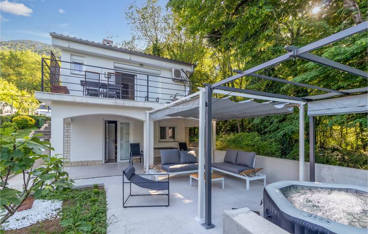 Ferienhaus für 4 Personen, mit Terrasse in Dramalj