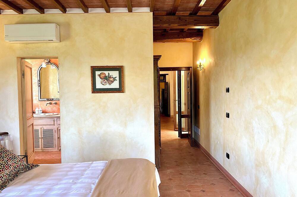 Maison de luxe 3 chambres piscine à débordement salée Ac Wifi in Paciano, Province de Pérouse