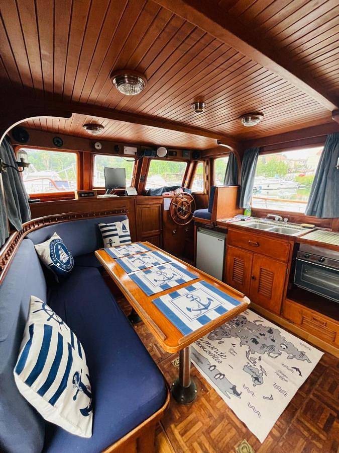 Bateau pour 4 personnes, avec vue sur le lac ainsi que terrasse et vue dans Auvergne-Rhône-Alpes - 4