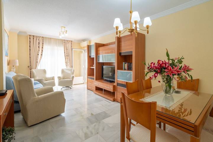 Ferielejlighed for 6 personer, med Balkon og Terrasse såvel som Børnepool og Pool i Torre del Mar