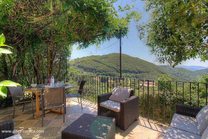 Gîte pour 4 personnes, avec Terrasse ainsi que Jardin et Vue à Sainte-Lucie-de-Tallano - 2