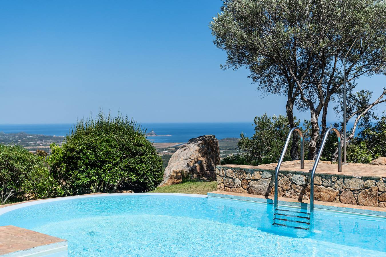 Villa Su Tauloni: Exclusive Villa with Pool and Sea View in Sardinia in Pula Området, Cagliari-provinsen