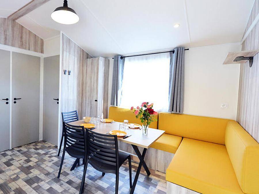 Camping Au Vallon Rouge - Mobilhome 8 personnes - Confort 4 Pièces 6/8 personnes Climatisé + Tv in Roquefort-les-Pins, Région de Cannes