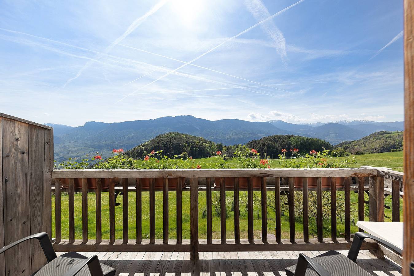 Ganze Wohnung, Ferienwohnung 'Moar im Rumsein - Etschblick' mit Bergblick, Garten, Spielplatz & Wlan in Jenesien, Sarntaler Alpen