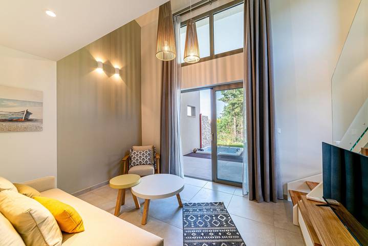 Villa für 6 Personen, mit Terrasse und Garten in Kassandra