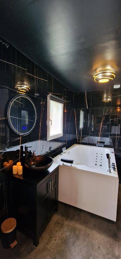 Gîte pour 4 personnes, avec jardin et jacuzzi à Le Landreau - 4