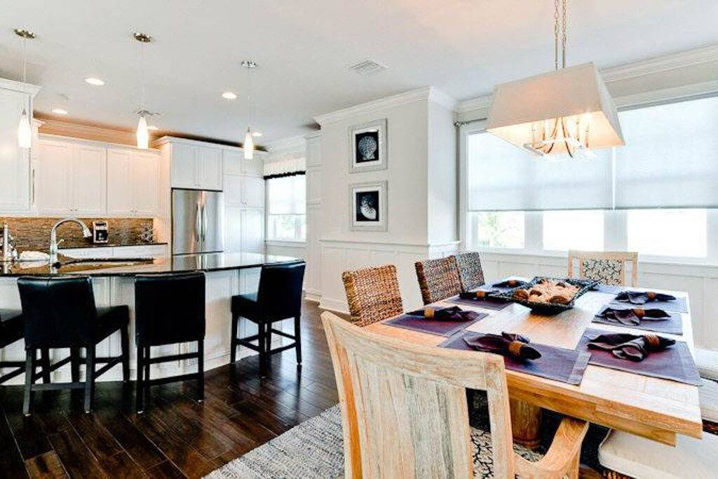 Welcoming condo close to the beach with private heated pool & Wifi in Holmes Beach, Anna Maria Island