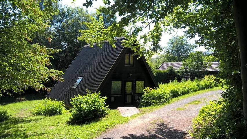 Bungalow für 6 Personen, mit Terrasse und Garten sowie Kinderpool und Ausblick in Bad Arolsen