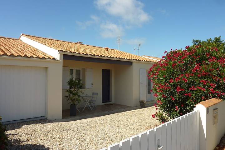 Location de vacances pour 6 personnes, avec terrasse et jardin à La Brée-les-Bains