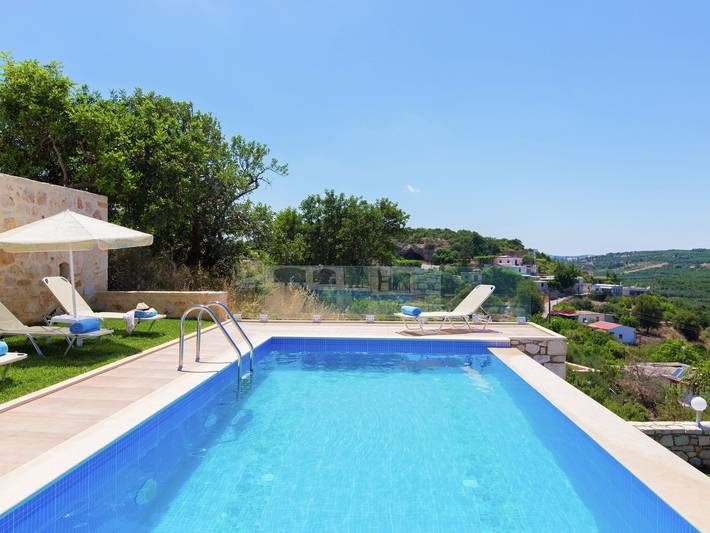 Villa for 8 people, with balcony and pool as well as garden, with pets - 1