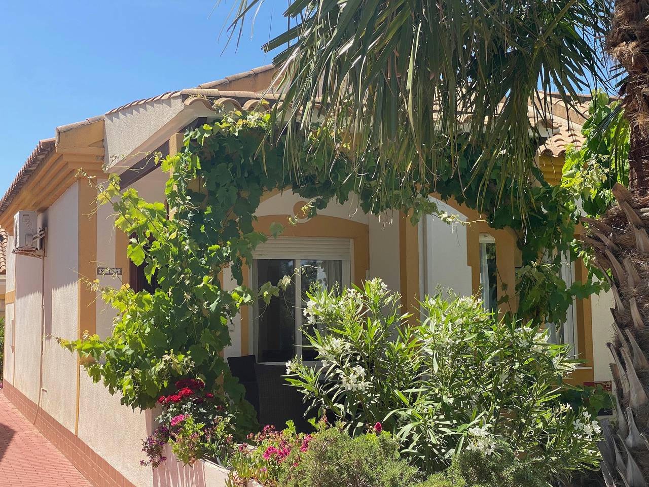 Villa Montana con piscina comunitaria, aire acondicionado y Wi-Fi in Mazarron Country Club, Mazarrón