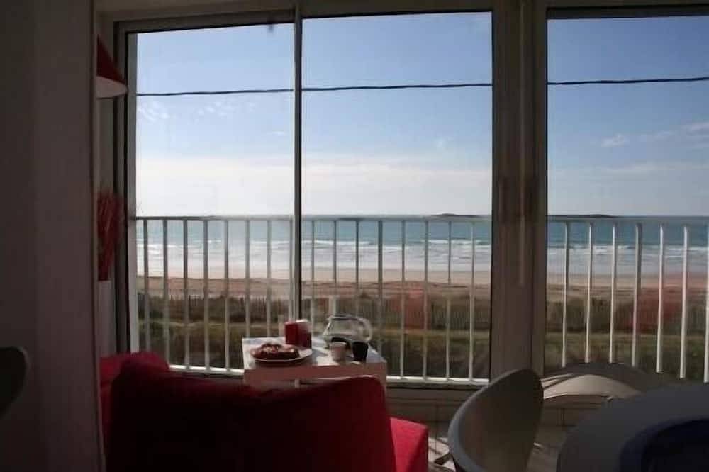Appartement entier, Appartement vue mer avec accès direct à la plage, parking privatif, 4 personnes in Penthièvre, Saint-Pierre-Quiberon