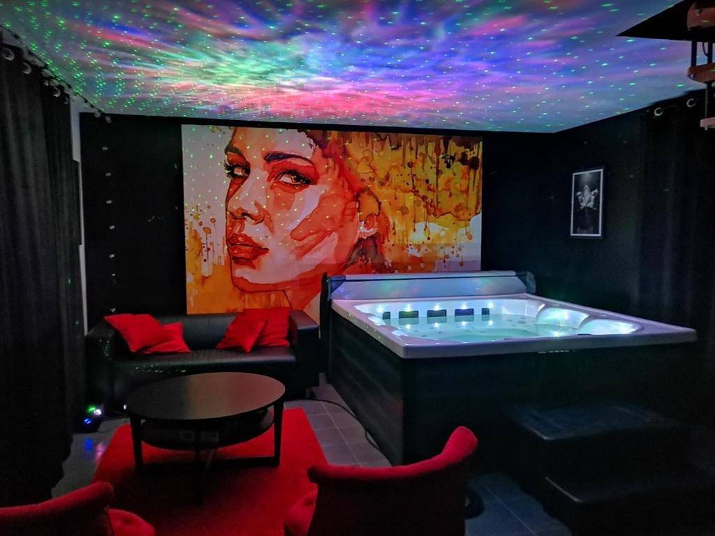 Love Room Lili Bulle in Sainte-Geneviève, Oise