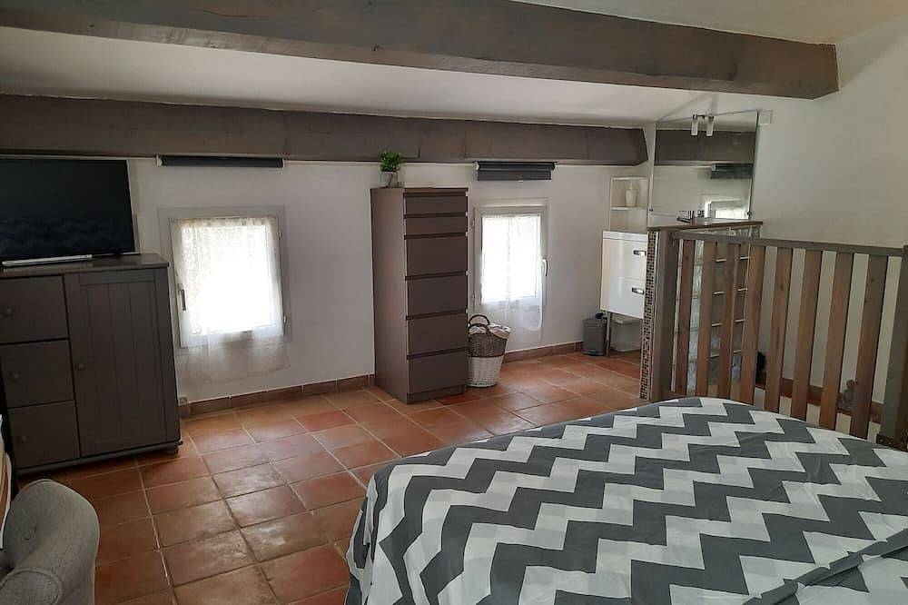 Picturesque cottage for nature lovers in Belgentier, Region de Toulon