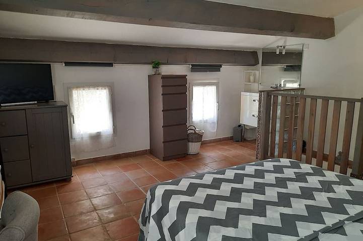 Location de vacances pour 3 personnes, avec jardin et jacuzzi à Belgentier - 3