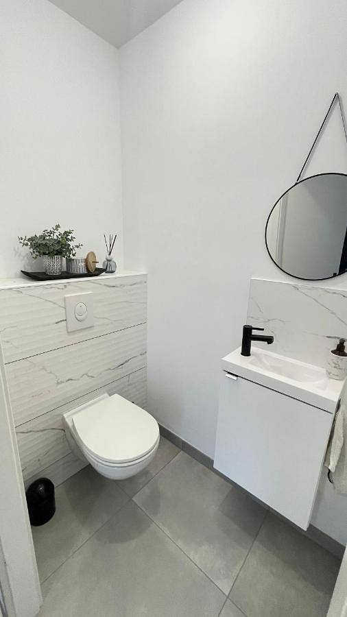 Appartement entier, Suite moderne 2 personnes avec parking gratuit accès jardin in Augny, Metz-Campagne