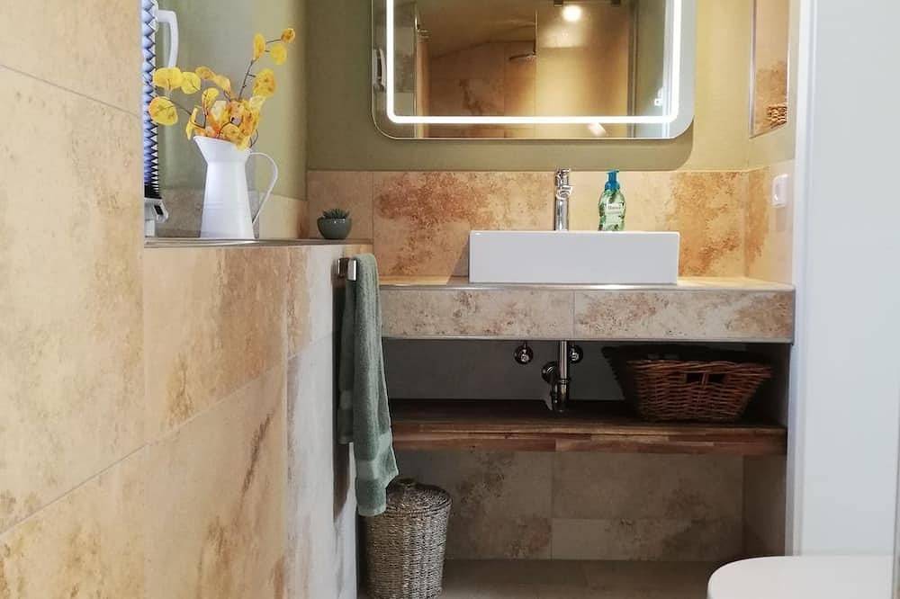 Ganze Wohnung, Ferienwohnung Carlotta - Appartement/Fewo, Bad, Wc in Freyburg (Unstrut), Saale-Unstrut