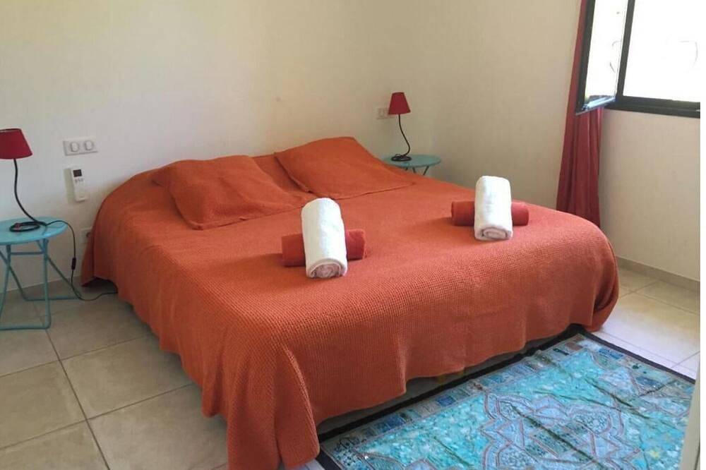 Light Villa, 5 rooms, 10/12 people, Hot Swimming pool in Lourmarin, Parc naturel régional du Luberon