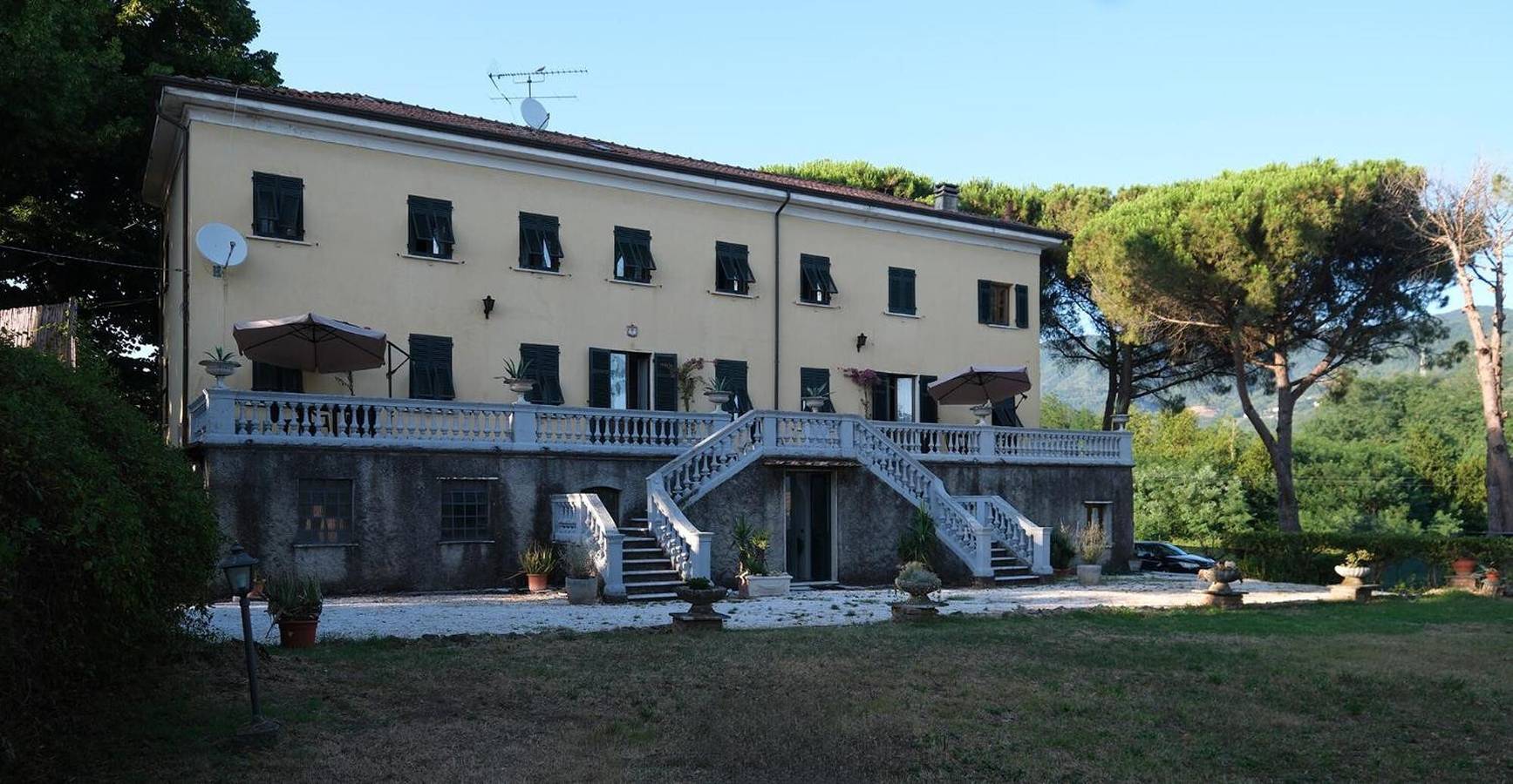 Ganze Wohnung, Apartment „Villa Pini - Franca“ mit Gemeinschaftspool, Wlan und Klimaanlage in Sarzana, Naturpark Montemarcello-Magra-Vara