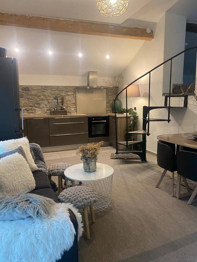 Location de vacances pour 4 personnes, avec jardin ainsi que vue et terrasse à Ville-la-Grand