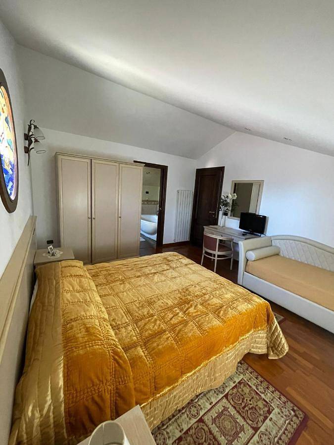 Chambre d’hôte pour 2 personnes, avec jardin et jacuzzi dans Torre del Lago Puccini - 3