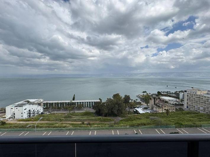 Gîte pour 10 personnes, avec vue ainsi que vue sur le lac et balcon, animaux acceptés à Tibériade - 3