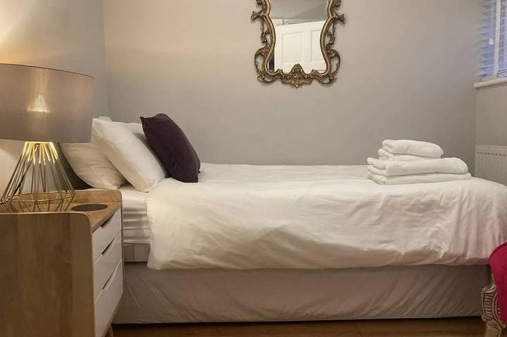 Ganze Wohnung, Gartenwohnung im Zentrum von Hove, nahe Strand, Geschäften, Bars und Restaurants in Hove, Brighton