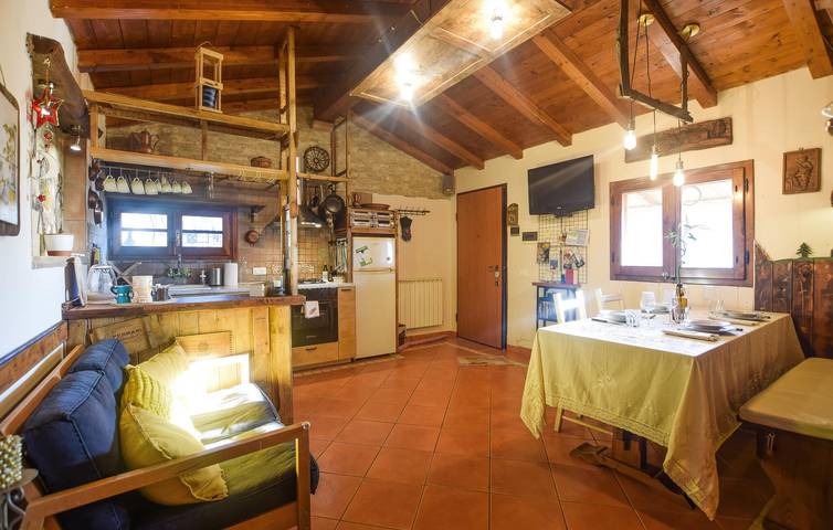 Appartement confortable avec jardin et parking gratuit près de l'Osteria Candalla in Camaiore, Riviera Italienne