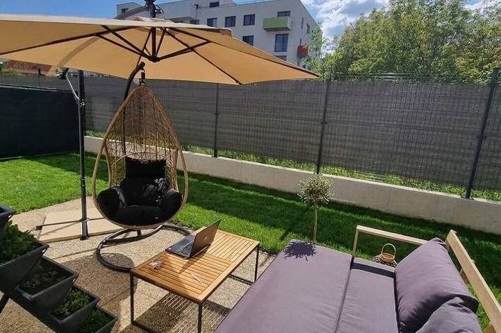 Ganze Wohnung, Garden Residence - Tranquil 2-Bedroom Apartment with private Garden & Ac in Neutraer Landschaftsverband