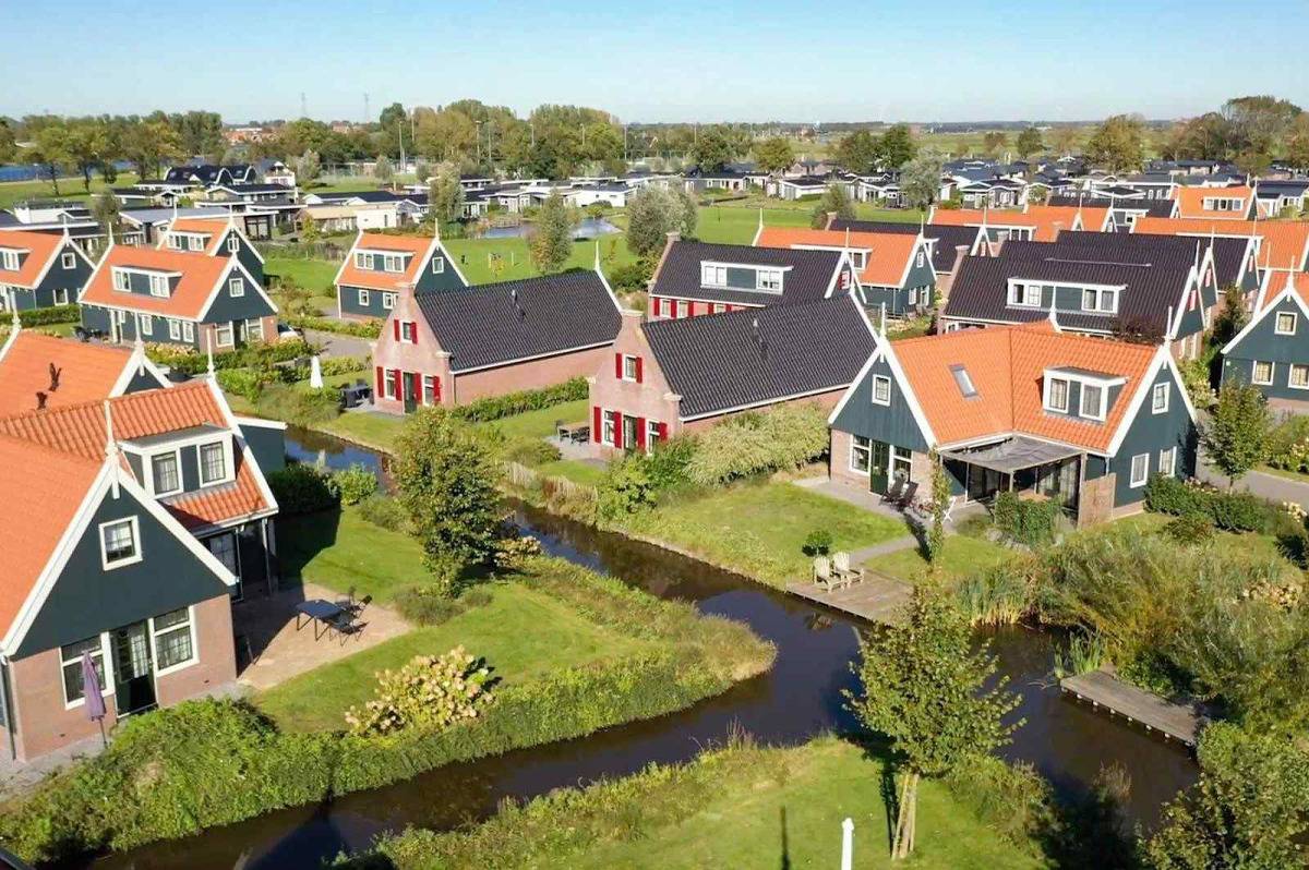 Modernes chalet für 6 Personen am Rande eines grünen Ferienparks in Nordholland in Graft-De Rijp, Holländische Küste