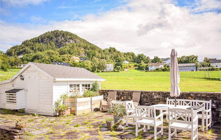 Ferienhaus für 6 Personen mit Garten in Fusa