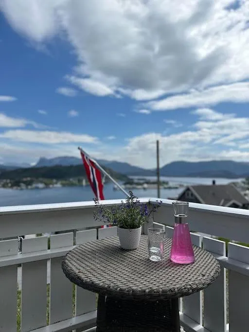 Ferienhaus für 4 Personen, mit Ausblick und Balkon sowie Sauna - 1