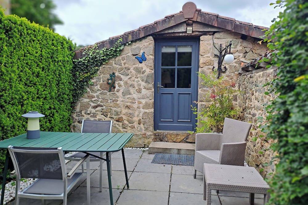 Une charmante chambres d'hôtes avec terasse privé au parc de Limousin. in Saint-Auvent, Parc naturel régional Périgord-Limousin