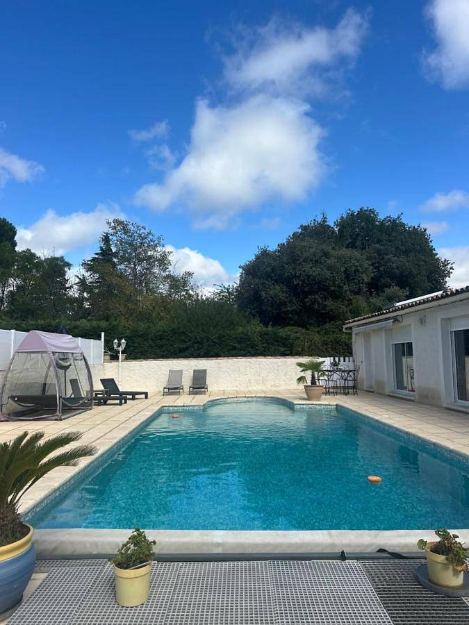 Gîte pour 4 personnes, avec vue ainsi que jardin et piscine à Donzère - 2