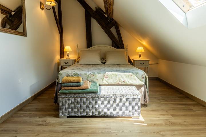 Gîte Les Hortensias avec piscine partagée, terrasse privée et Wi-Fi in Monteaux, Région de Blois