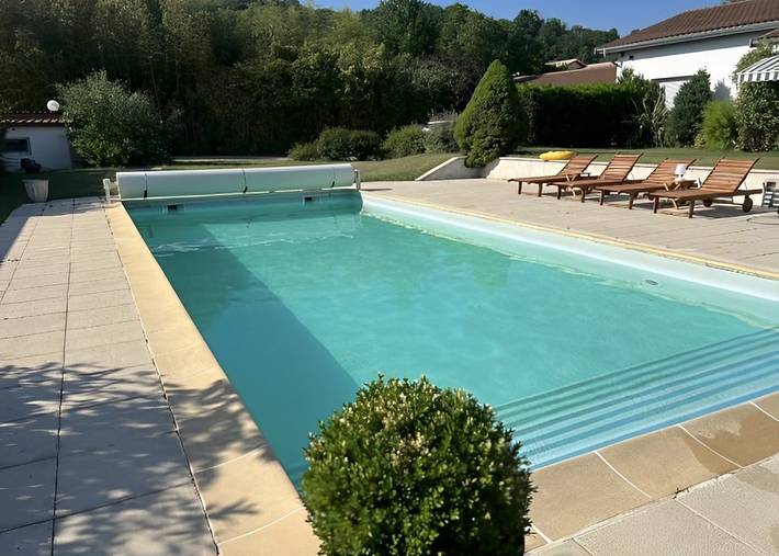 Gîte pour 4 personnes, avec piscine et terrasse
