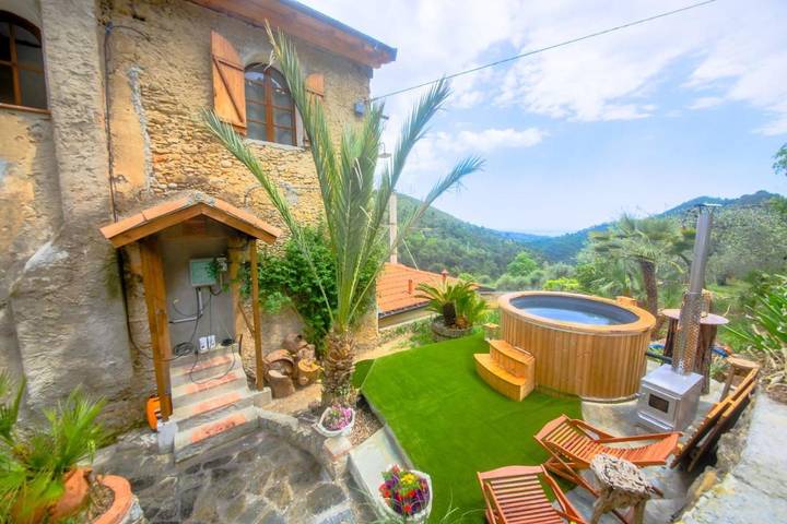 Location de vacances pour 13 personnes, avec jardin ainsi que piscine et vue à Camporosso - 2