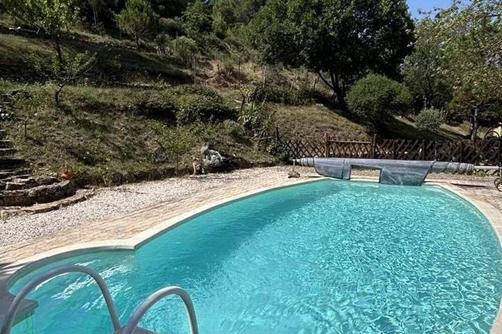 Location de vacances pour 8 personnes, avec jardin et balcon à Villeneuve-les-Corbières