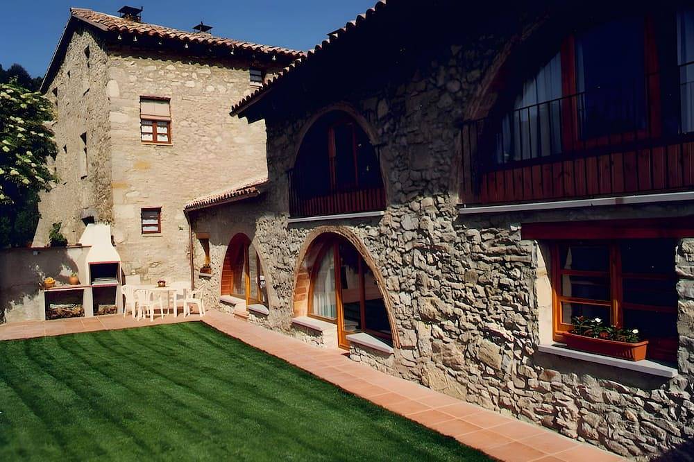 Country House 'Cobert De Vilaformiu' with Mountain View, Shared Pool and Private Terrace in Berga, Spanish Pyrenees