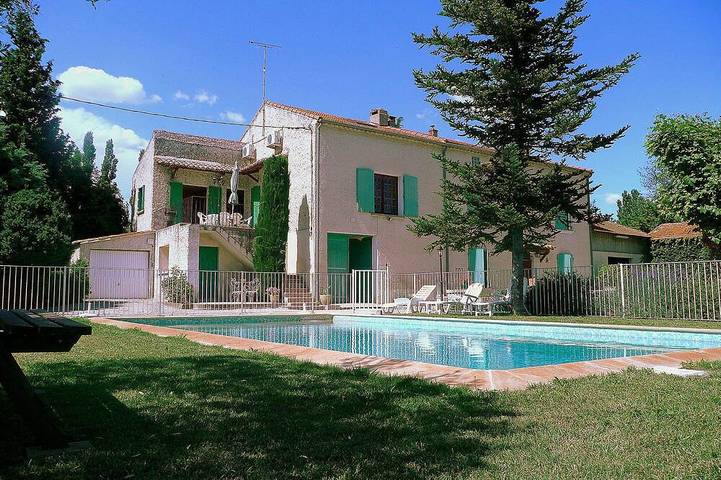 Location de vacances pour 6 personnes, avec Balcon et Jardin à Avignon