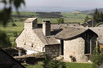 Gîte pour 6 personnes, avec jardin et piscine, animaux acceptés à Les Bondons