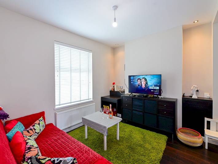 Glamping for 4 people, with garden in Cardiff