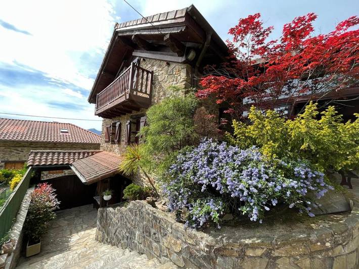 Casa rural para 9 personas, con Balcón y Terraza además de Jardín y Vistas en Areso