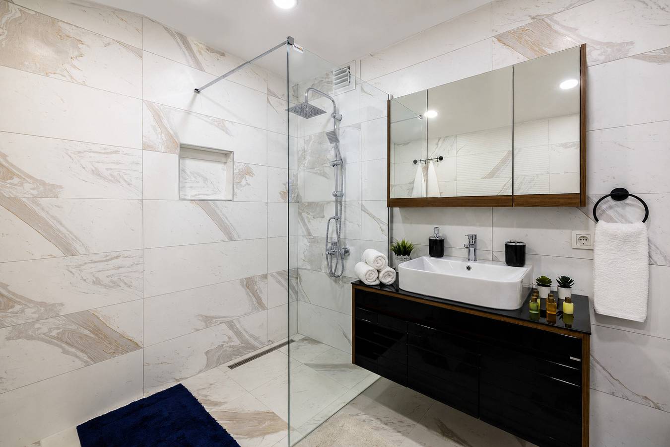 Geheel vakantieappartement, Bosphorus View Apt with 2 Terraces At Monnas Suite in Beyoğlu, Istanbul