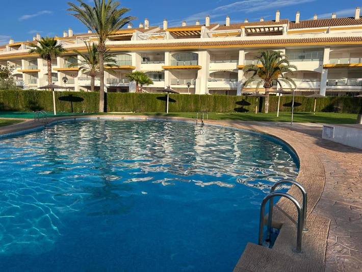 Apartamento para 4 personas, con Balcón y Terraza además de Jardín y Piscina para niños en Torrenostra