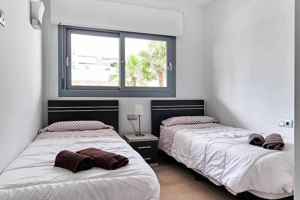 Entire apartment, Villa Amalia 43 - Ground floor with garden in Mar Azul Torrevieja, Torrevieja