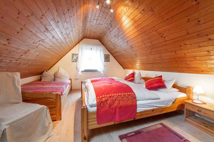 Ferienwohnung für 5 Personen, mit Balkon und Terrasse in Wiesenttal - 2