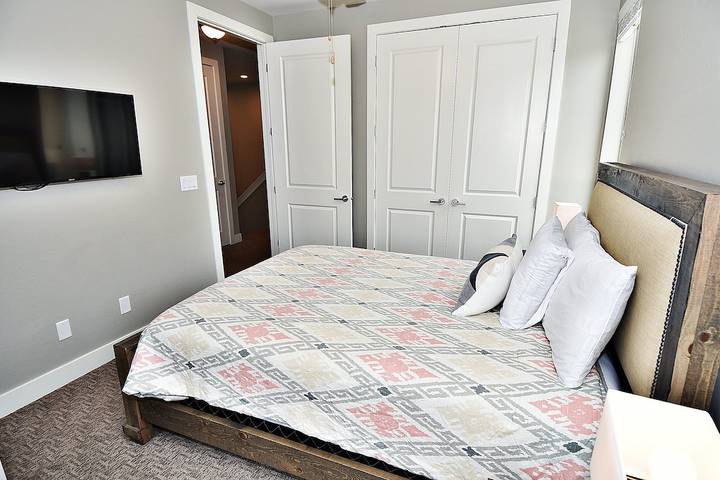 Vacation rental for 14 people, with hot tub and pool as well as balcony in Moab