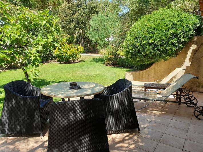 Location de vacances pour 2 personnes, avec terrasse et jardin à Calvi - 3