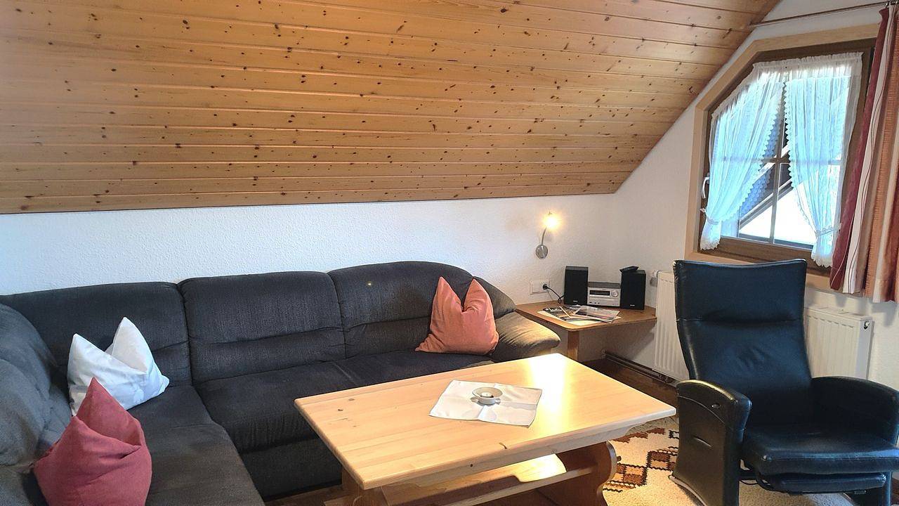 Ganze Ferienwohnung, Fewo im Dg mit 2 Dz 2 Du/Wc, 4 Pers. in Suedlicher Schwarzwald, Dachsberg